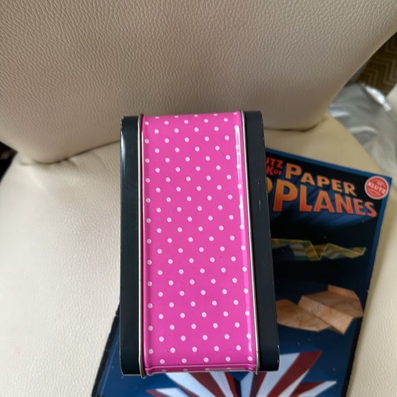 Hello Kitty Lunchbox 😺+ Notebook + Klutz Book of Best Paper Airplanes 🛩️ EUC - Picture 6 of 16